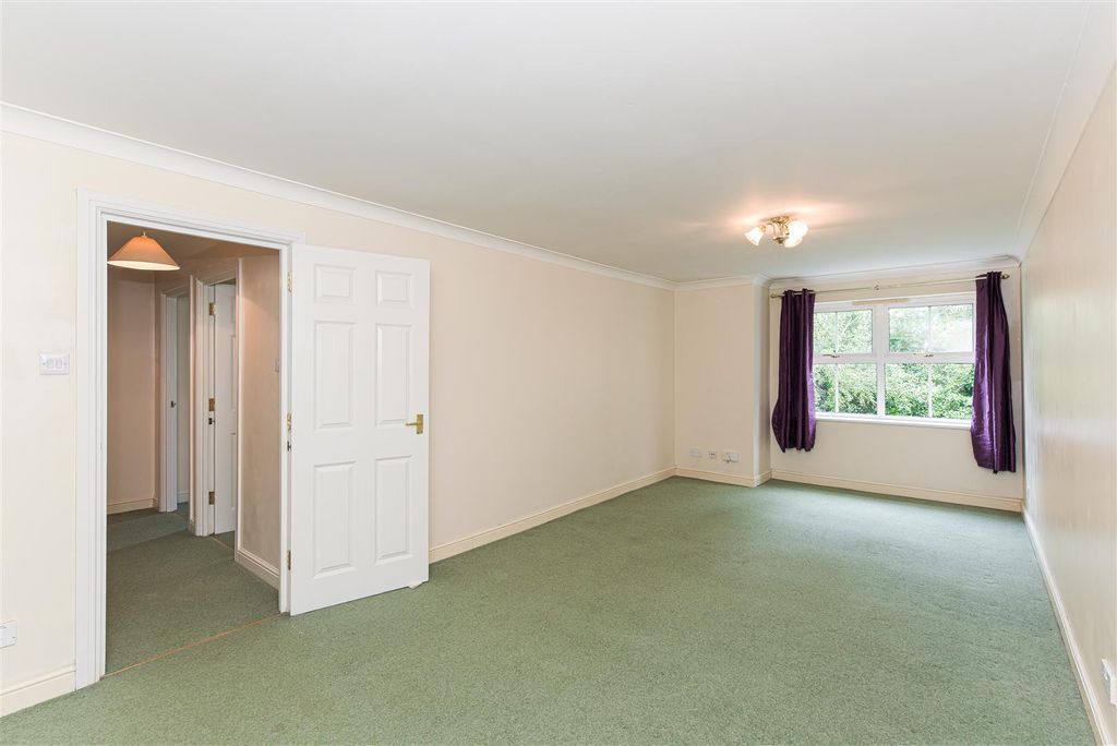 Property photo 2 of 21