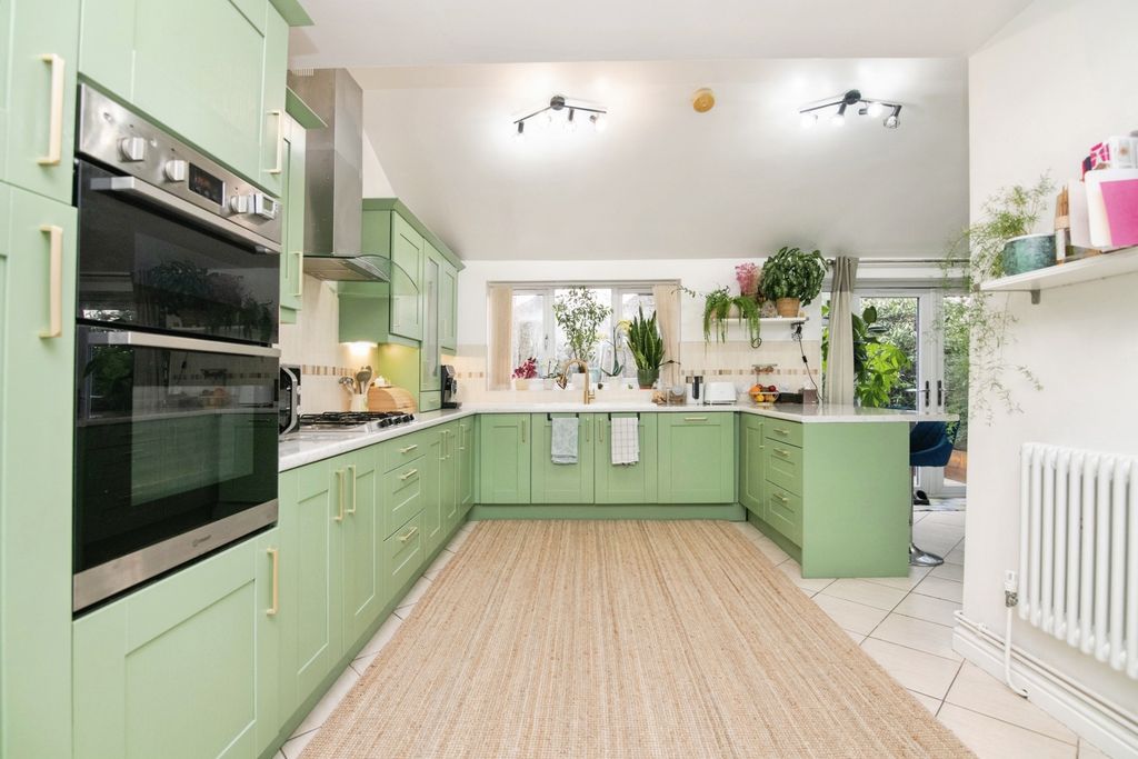 Property photo 3 of 20 Pbox-Img.Jpg