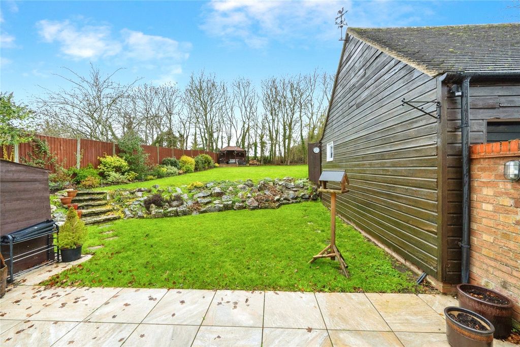 Property photo 2 of 27 Garden