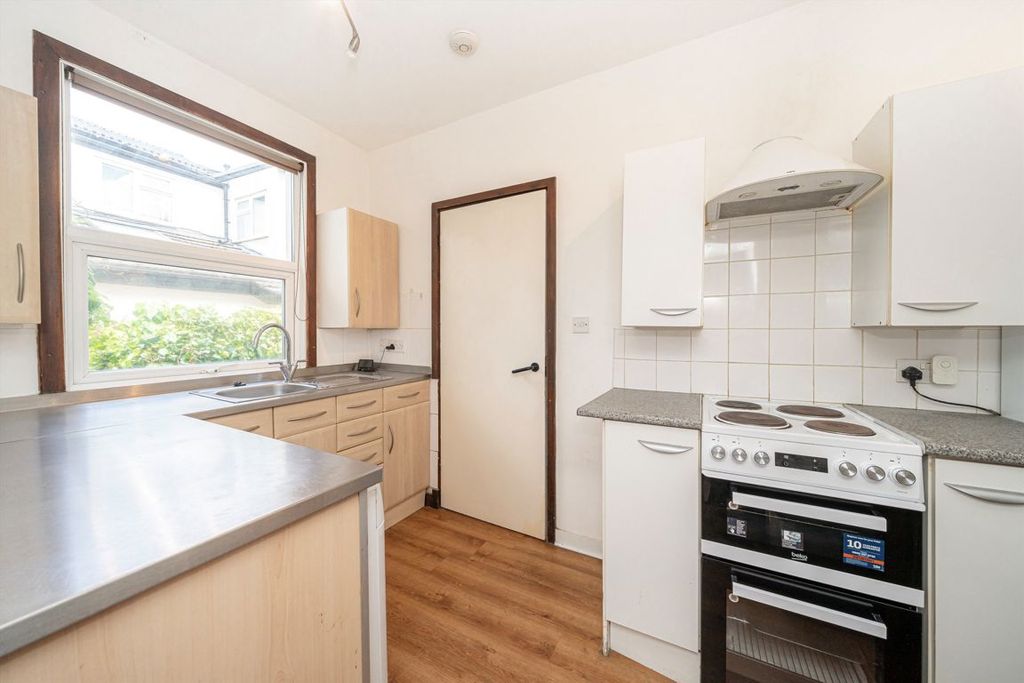 Property photo 3 of 4
