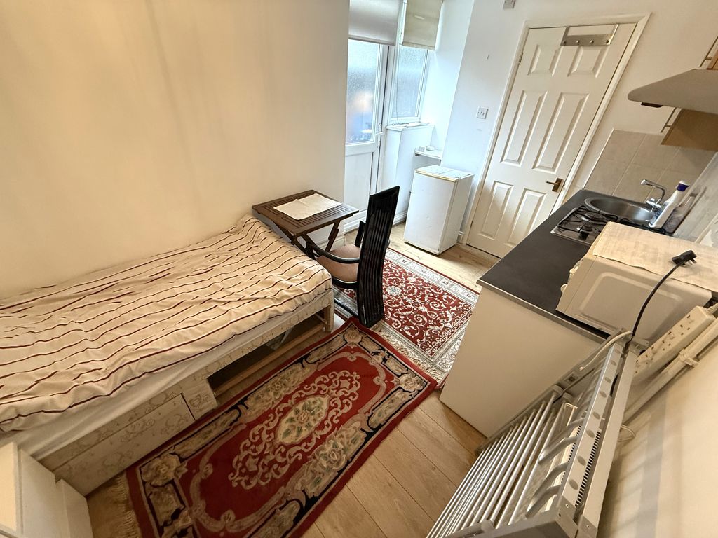 Property photo 2 of 7 Double Room Kitchen