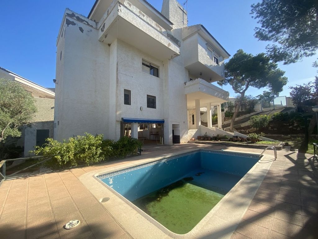 Property photo 2 of 31