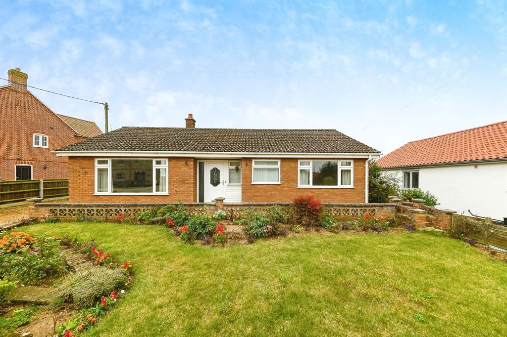 Station Road, Docking, King's Lynn PE31, 3 bed detached bungalow for ...