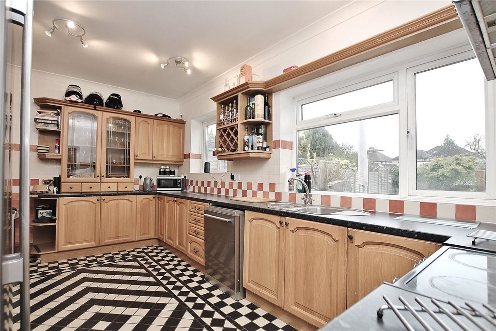 Property photo 3 of 11 Picture No. 10