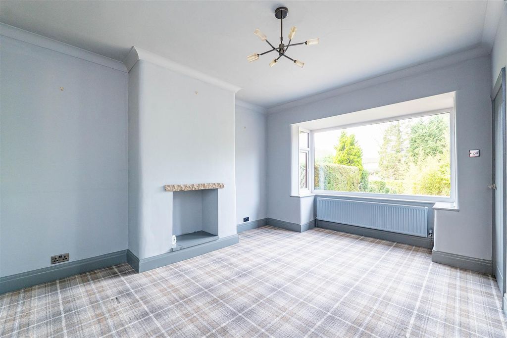 Property photo 2 of 18 Lounge