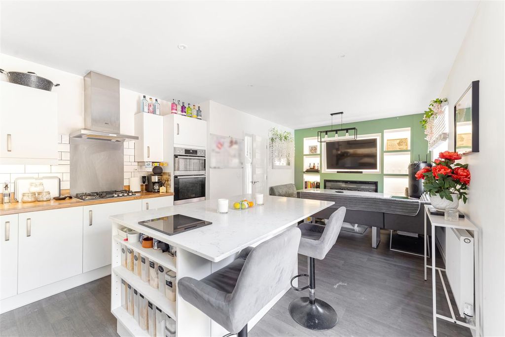 Property photo 2 of 21 Kitchen/Diner