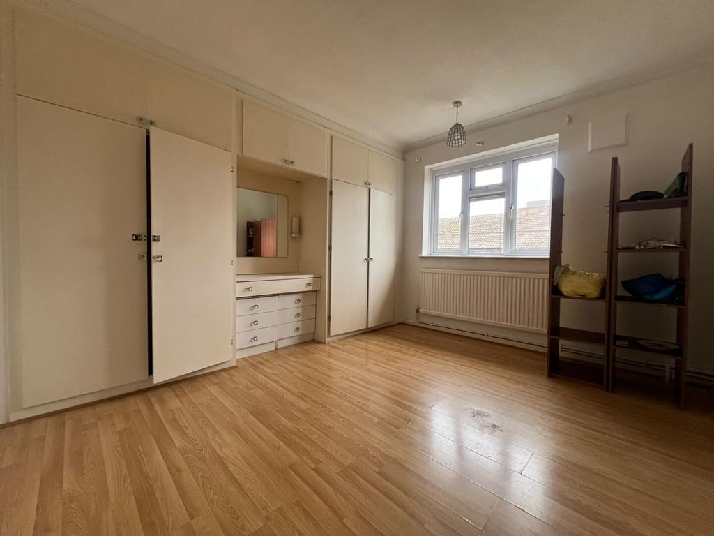 Property photo 2 of 10 Bedroom