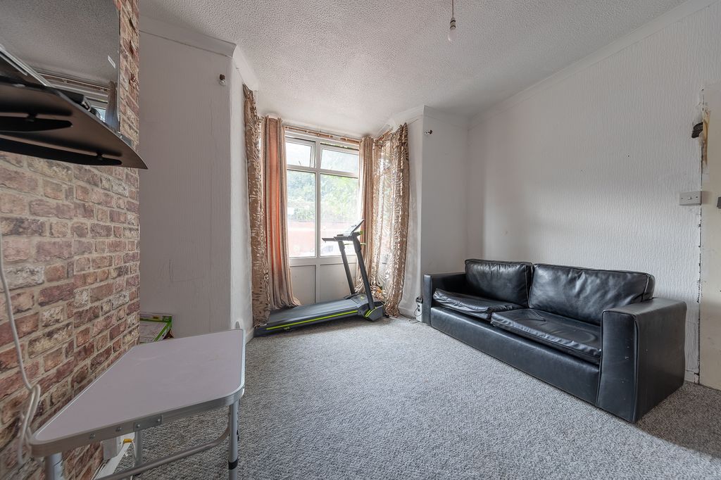 Property photo 2 of 29