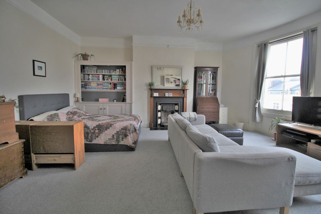 Property photo 3 of 15 48