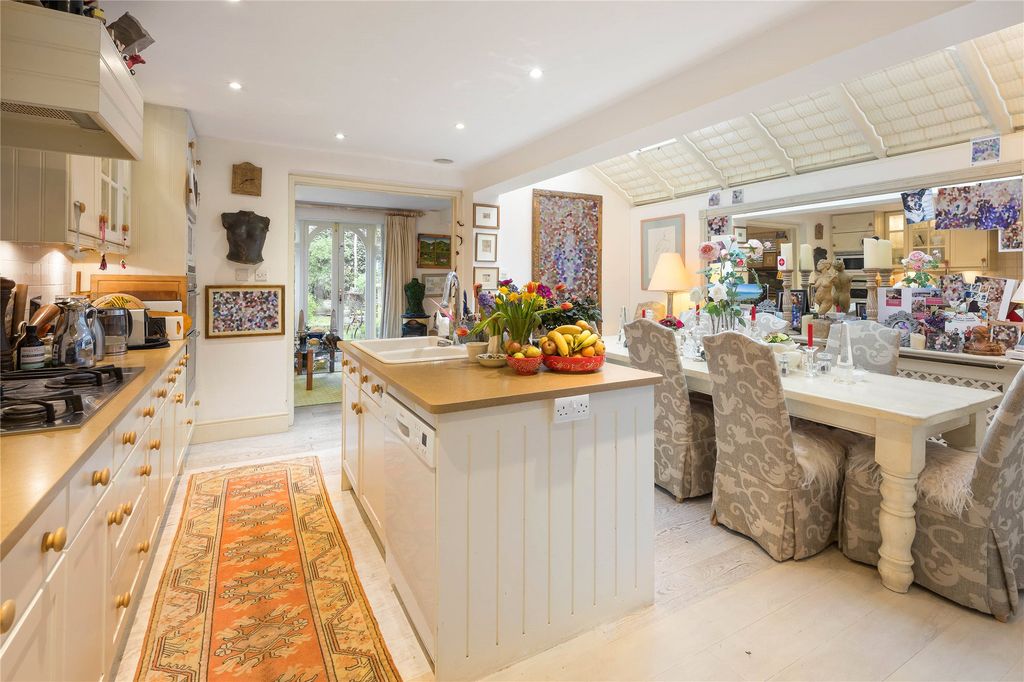 Property photo 2 of 11 Kitchen