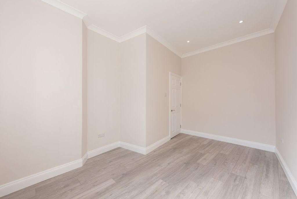 Property photo 2 of 13 4533542
