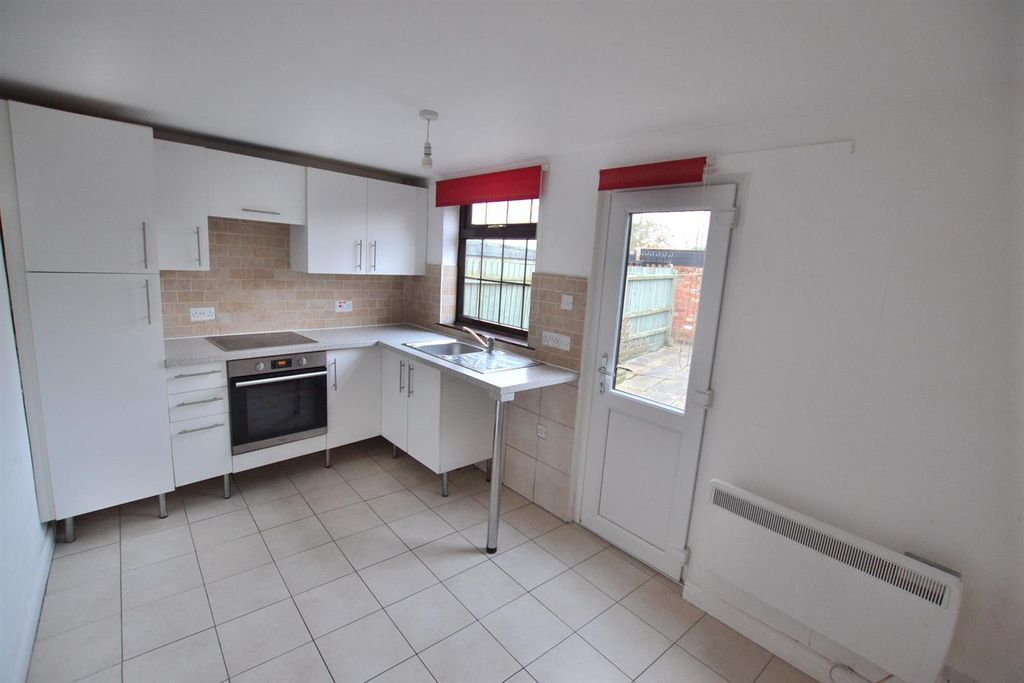 Property photo 2 of 14 Dining Kitchen