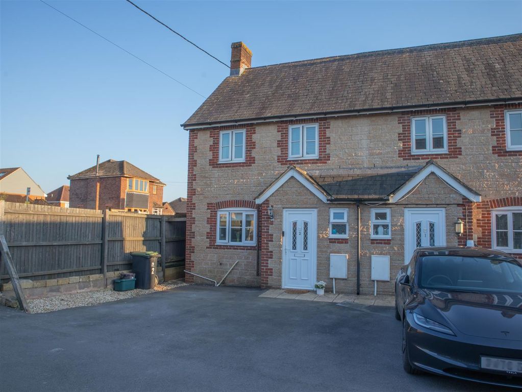 Property photo 1 of 10 Front