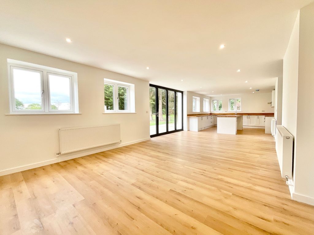 Property photo 2 of 33