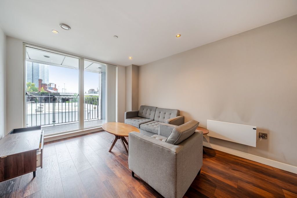 Property photo 2 of 12 Lounge