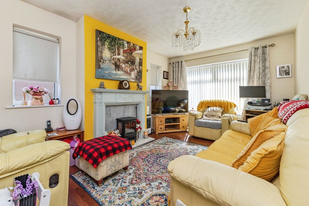 Property photo 2 of 17