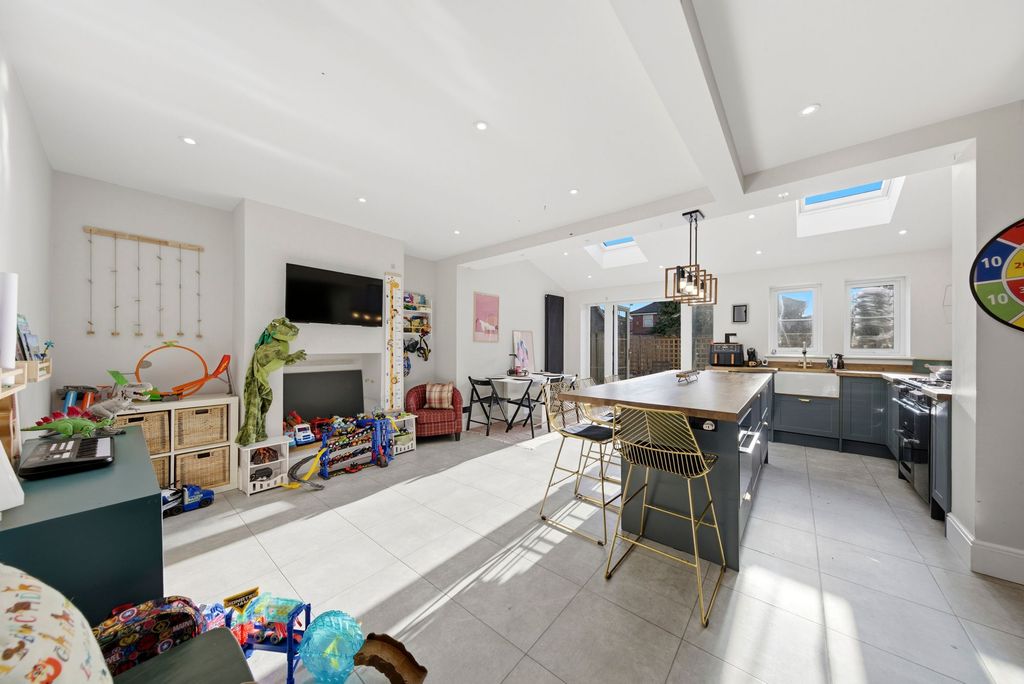 Property photo 3 of 23