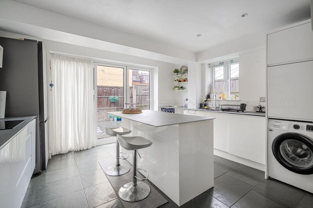 Additional image 6 of 2 bed property to rentClewer Fields, Windsor SL4