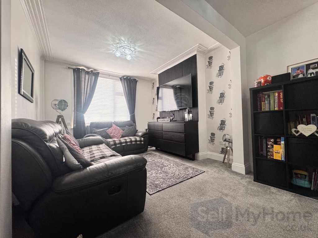 Property photo 2 of 20 Lounge