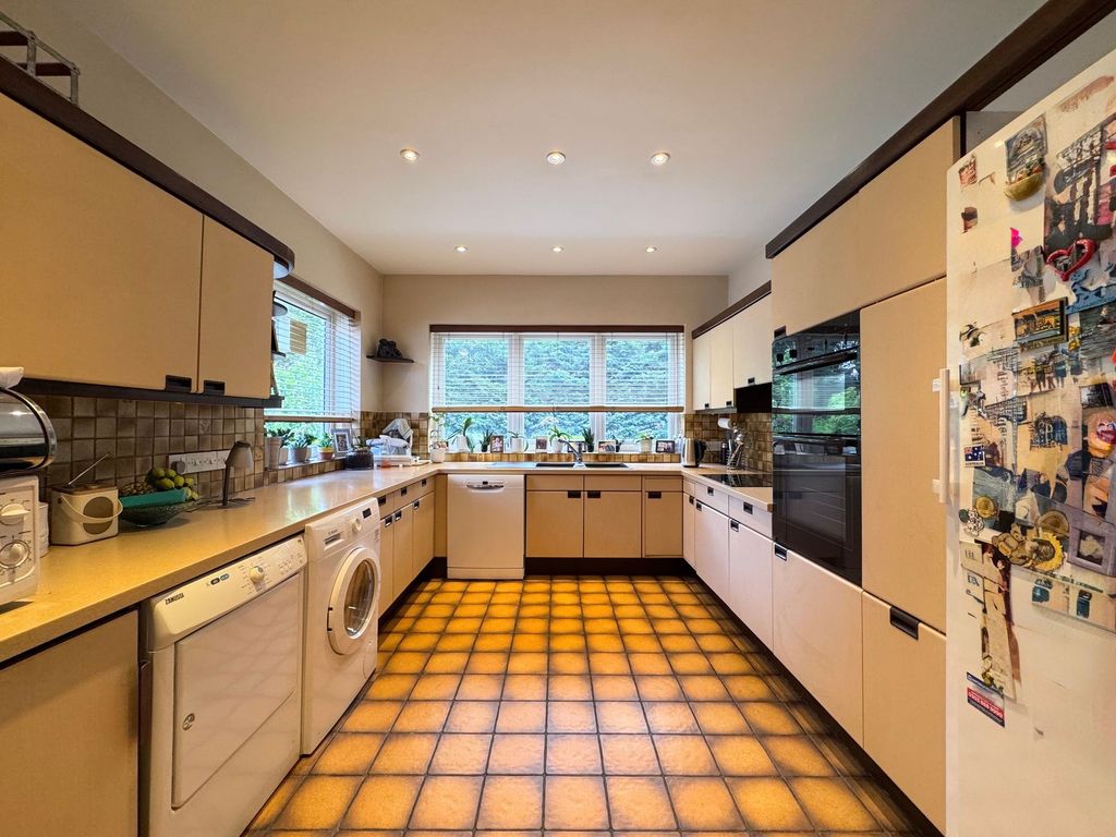 Property photo 3 of 21 Kitchen