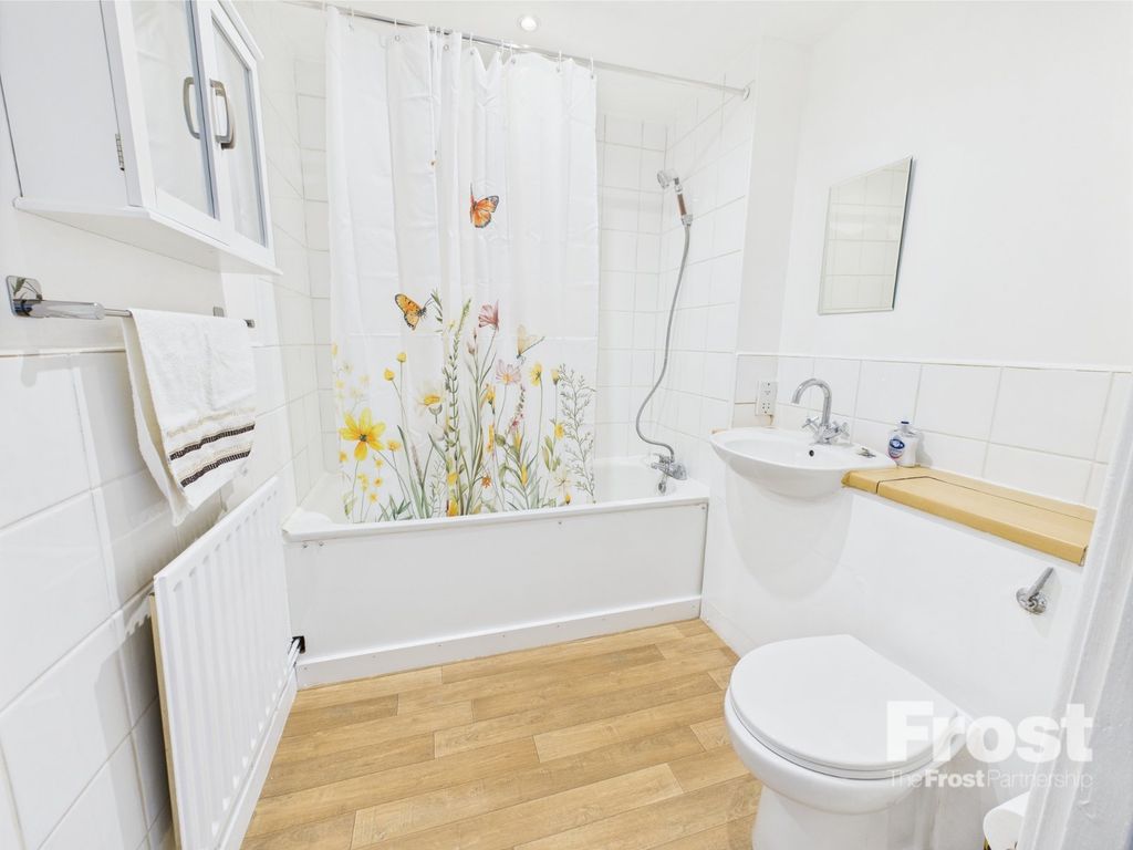 Property photo 3 of 9 Bathroom