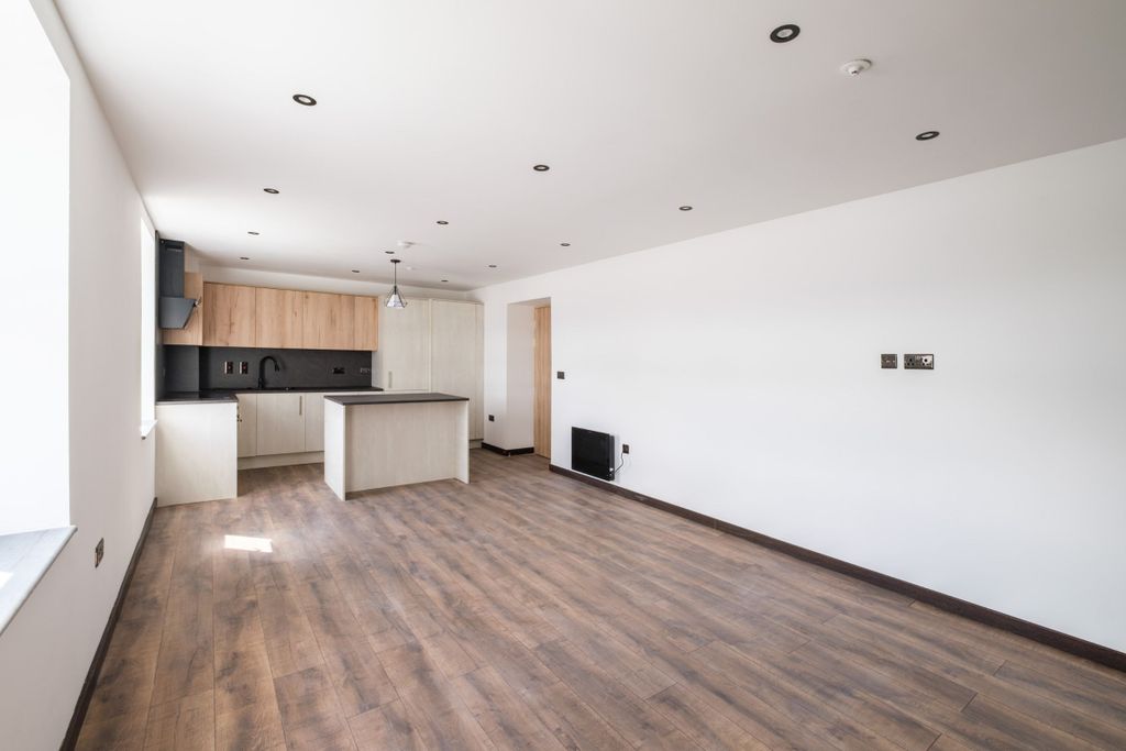 Property photo 2 of 34