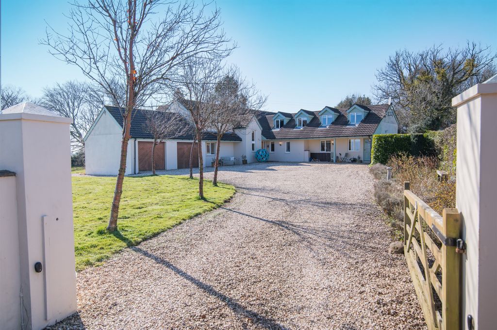 Property photo 1 of 51