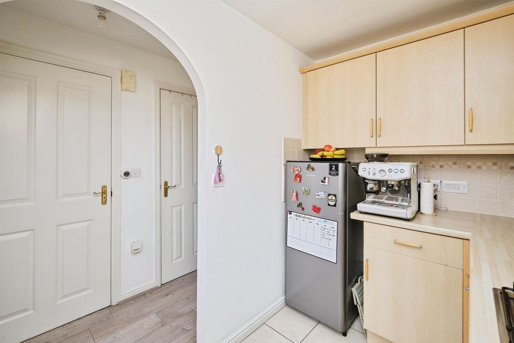 Property photo 3 of 19