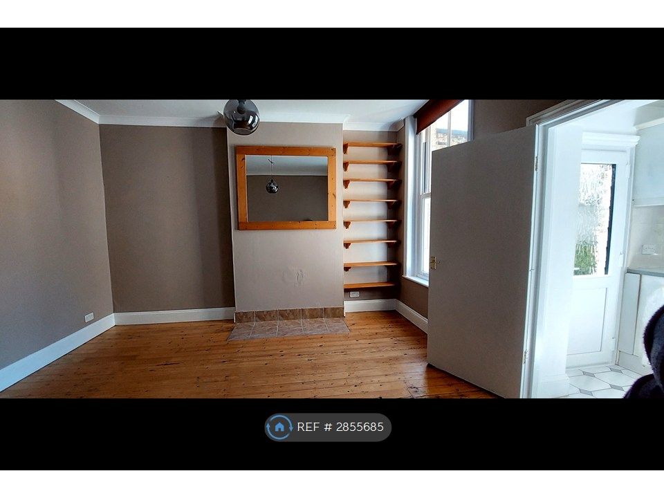 Property photo 3 of 7 Living Room