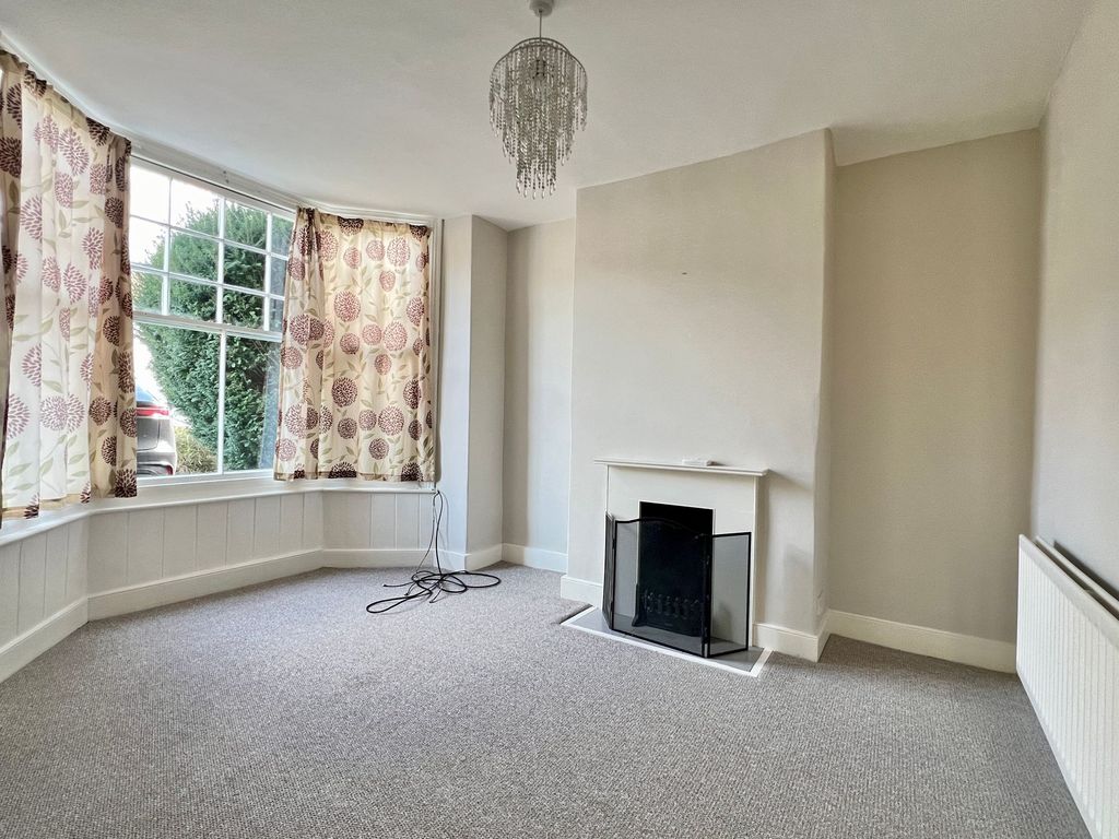 Property photo 3 of 14 Frpnt Room