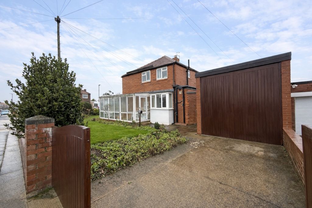 Property photo 2 of 28 821Db0A1-Cbbc-47Ca-96Fd-5B3D8B857C63