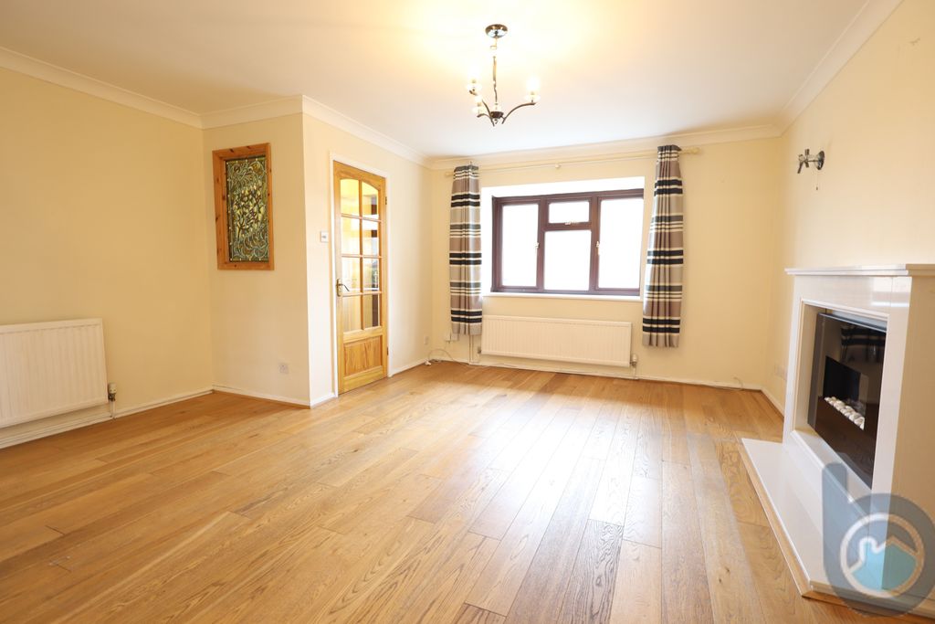 Property photo 2 of 33