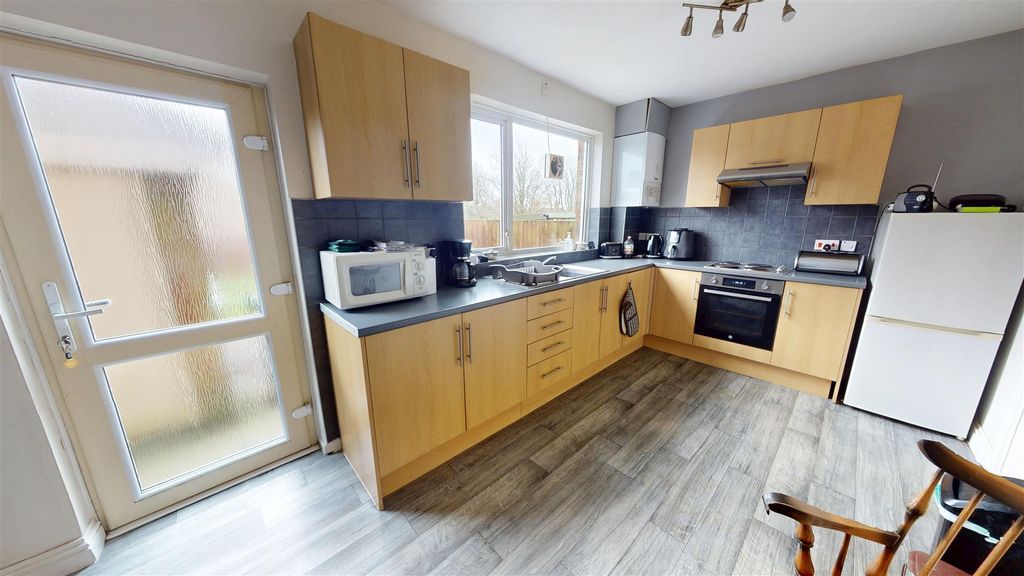 Property photo 3 of 12 Dining Kitchen
