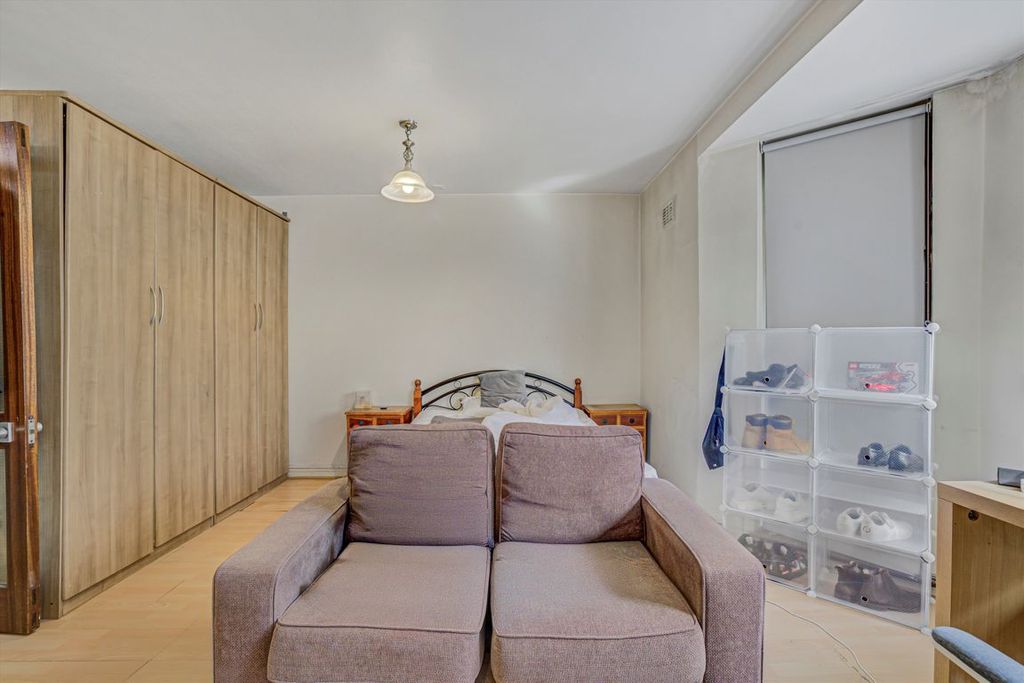 Property photo 3 of 5