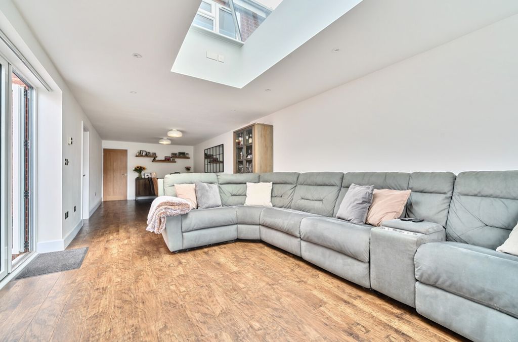 Property photo 3 of 24 1319157-10-686E652E95367
