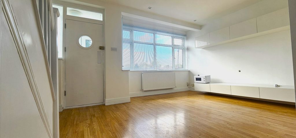 Property photo 3 of 17 Gallery