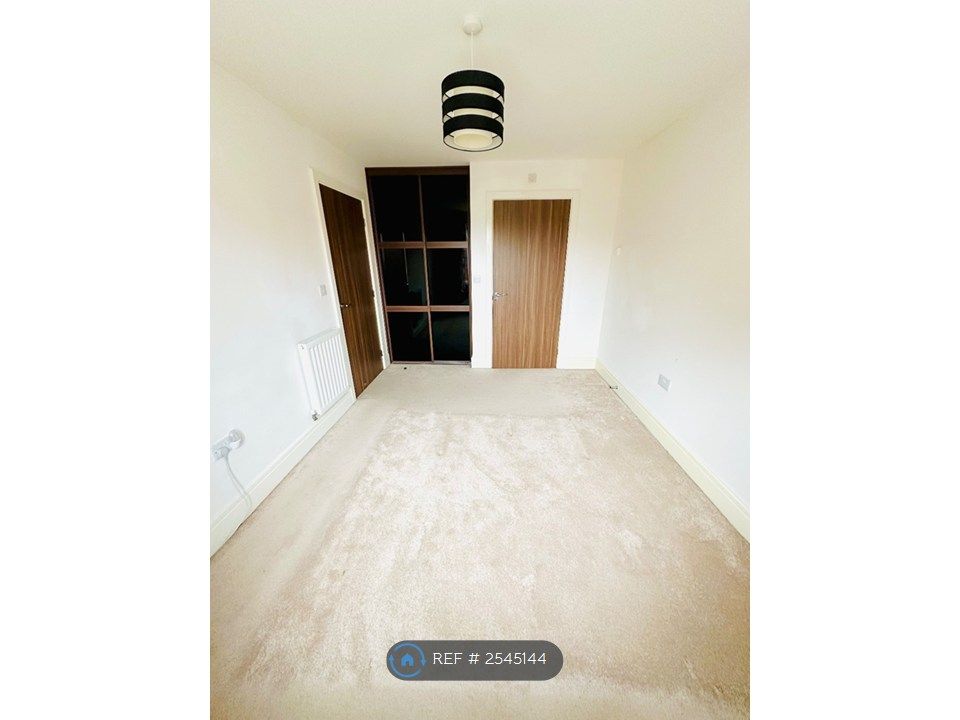 Property photo 1 of 18 Living Room
