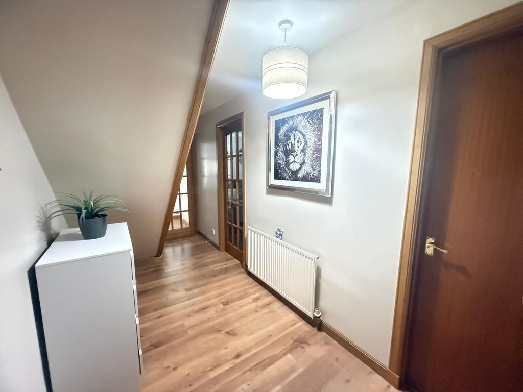 Property photo 3 of 16 Hallway 