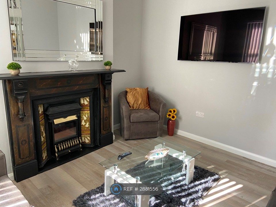 Property photo 3 of 16 Living Room