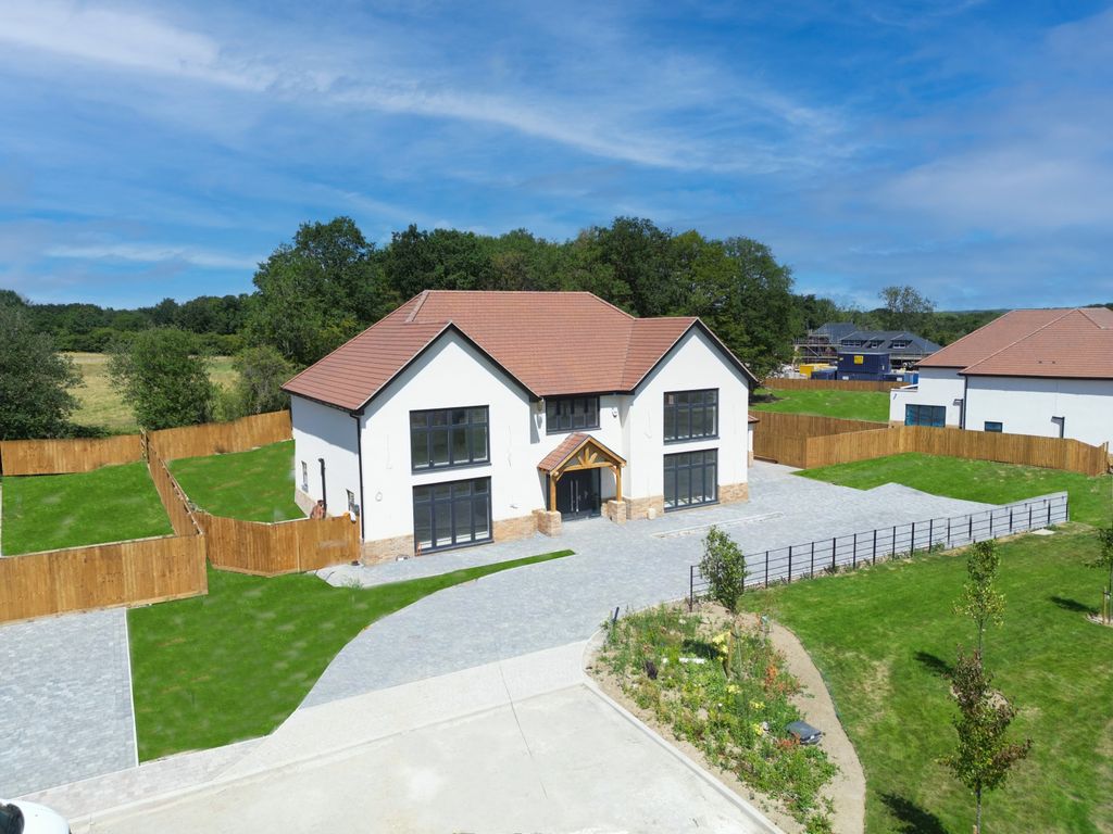 Property photo 1 of 37 4 & 5 Bedroom Detached Homes