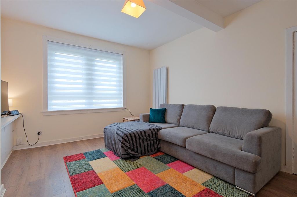 Property photo 2 of 17 Lounge