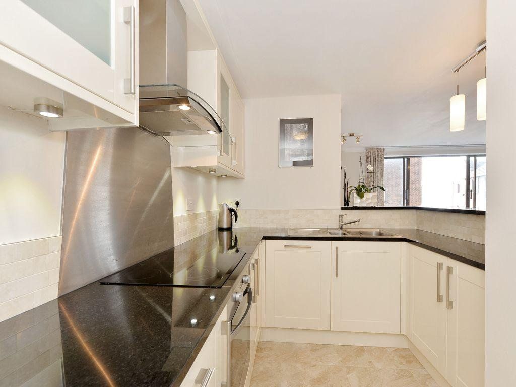 Property photo 3 of 16 Kitchen