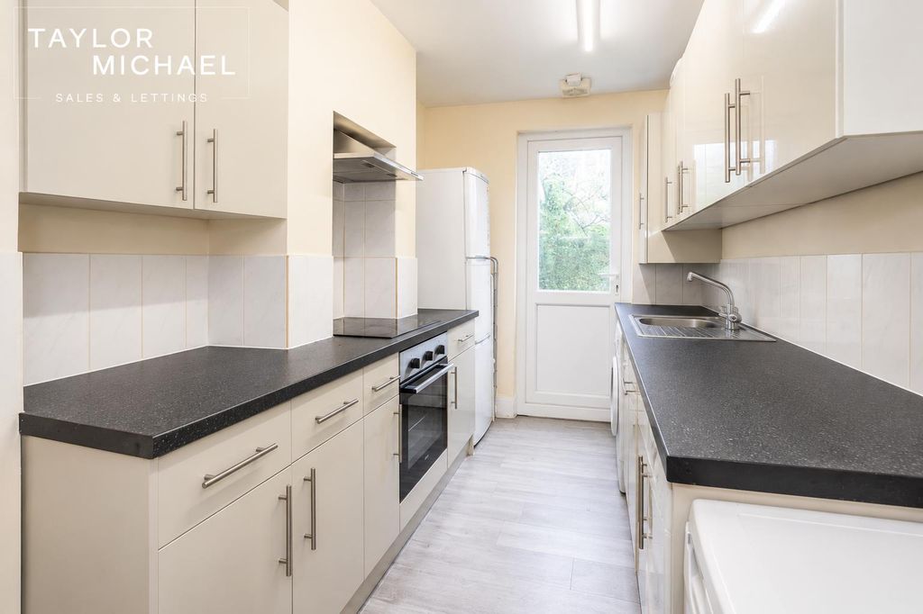 Property photo 2 of 19 Kitchen