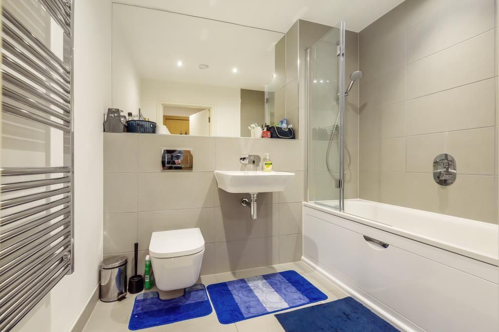 Property photo 3 of 10 Bathroom