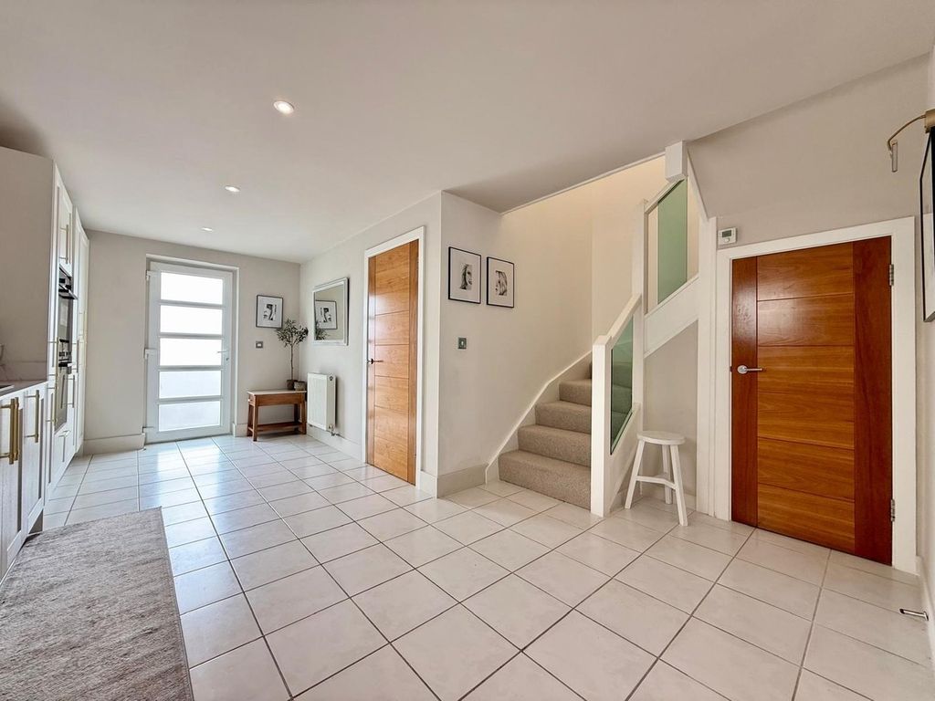 Property photo 3 of 31