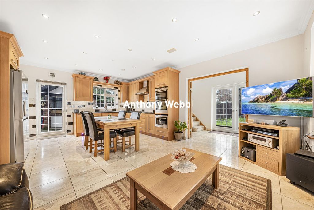 Property photo 2 of 30 Kitchen/Dining