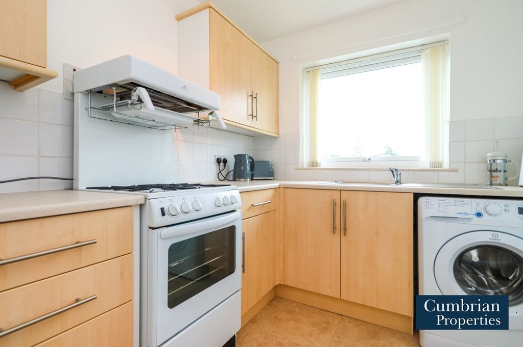 Property photo 2 of 8 Kitchen