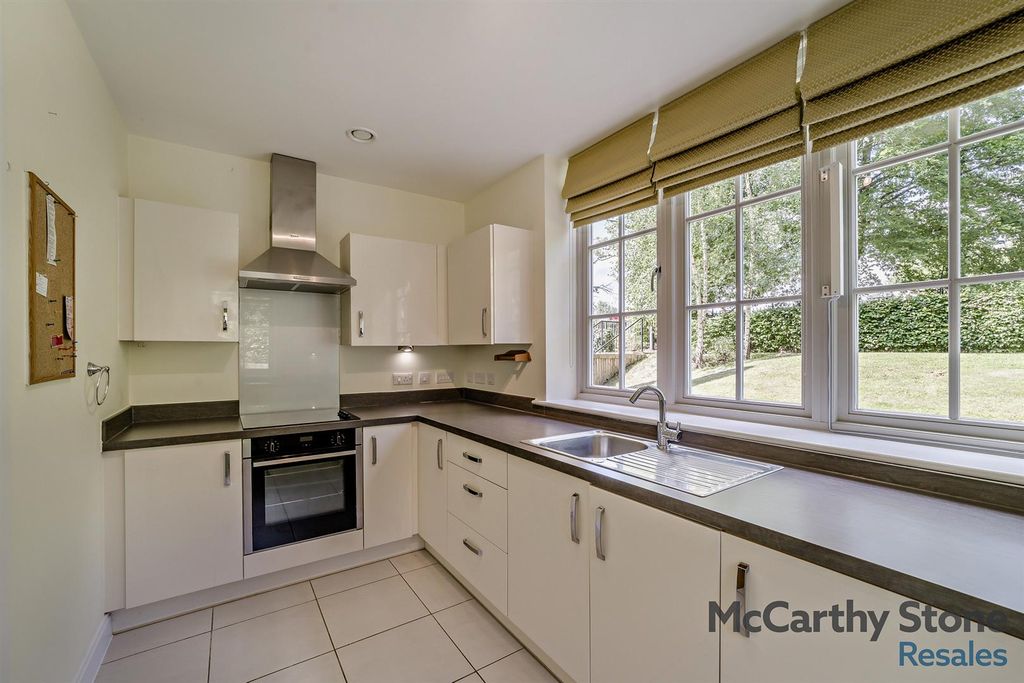 Property photo 2 of 17 8659672-Interior12-800.Jpg