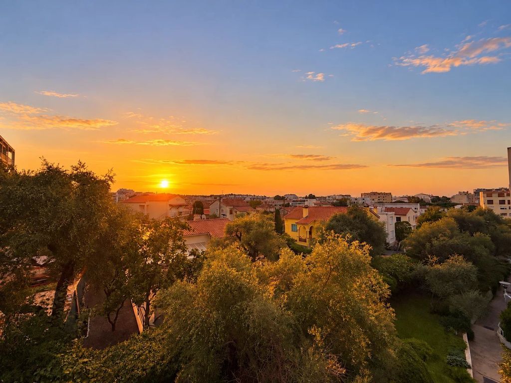 Property photo 1 of 7 Juan-Les-Pins – Beautiful 2-Room Flat Of 50 m² – Park, Balcony & Cellar