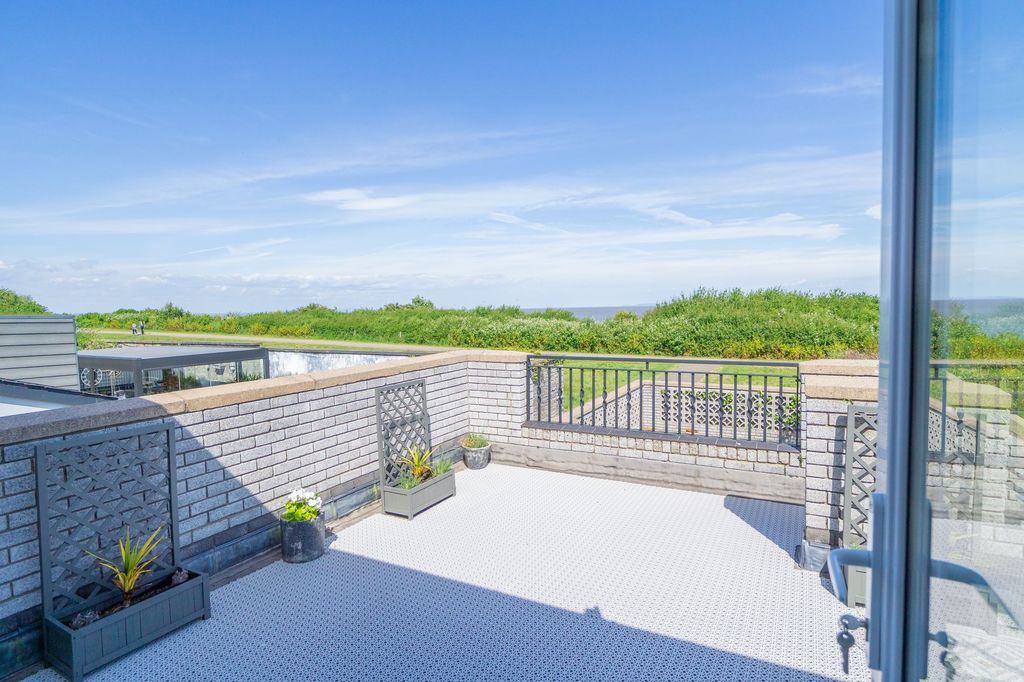 Property photo 2 of 28 P041696_02.Jpg